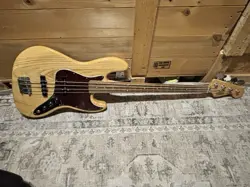 FENDER FSR DELUXE JAZZ BASS ASH ELECTRIC BASS GUITAR