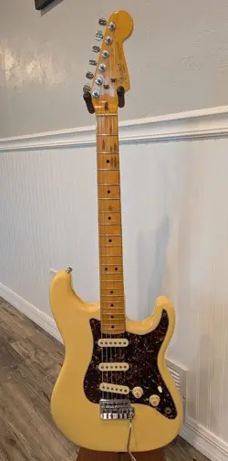 1983 FENDER STRATOCASTER VINTAGE USA VG+ 