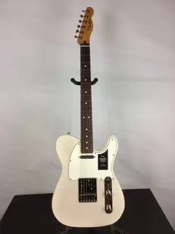 EXCELLENT FENDER PLAYER II TELECASTER ELECTRIC GUITAR, ROSEWOOD FINGERBOARD, WHI