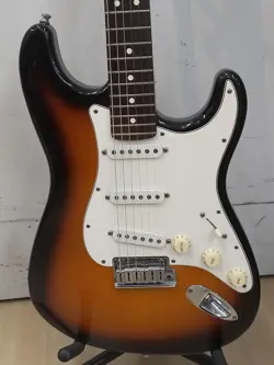 FENDER AMERICAN STANDARD STRATOCASTER USED 1997 ALDER BODY MAPLE NECK W/HARDCASE