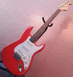 SQUIER FENDER STRATOCASTER ST FIESTA RED #QO1Y7Q