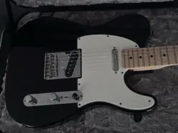 BLACK 2012 FENDER