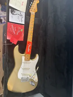 2024 FENDER LINCOLN BREWSTER STRATOCASTER - AZTEC GOLD W/ MAPLE FINGERBOARD