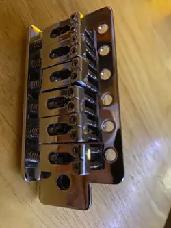 CHROME TREMOLO BRIDGE FOR FENDER STRATOCASTER /SQUIER /STRAT STYLE GUITAR