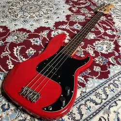 SQUIER BY FENDER 1999  PRECISION BASS
