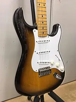 FENDER ST57 USED BASSWOOD BODY MAPLE NECK MAPLE FINGERBOARD SUNBURST W/SOFT CASE