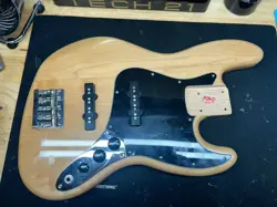 LOADED FENDER JAZZ J BASS BODY NATURAL