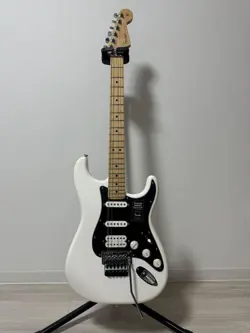FENDER MEXICO PLAYER STRAT FR HSS MN PWT