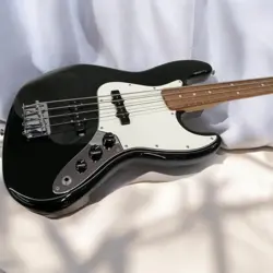 FENDER PLAYER JAZZ BASS ELECTRIC BASS, 2 SINGLE COIL PICKUPS, USED