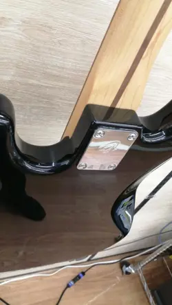 ELECTRIC BASS SINGLE