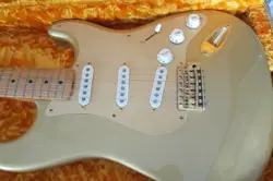 1994 FENDER STRATOCASTER GOLD 50TH ANNIVERSARY