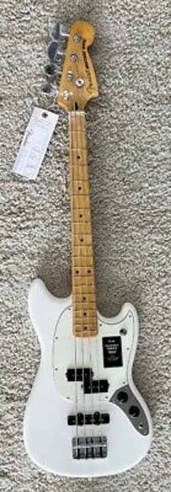 FENDER PLAYER II MUSTANG BASS GUITAR, MAPLE FINGERBOARD, POLAR WHITE - MIM