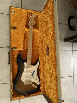 2004 FENDER STRATOCASTER 50TH ANNIVERSARY EDITION WITH HARD CASE