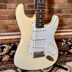 FENDER AMERICAN STANDARD STRATOCASTER 2011 EXCELLENT +