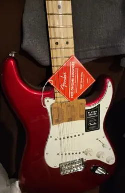 FENDER LIMITED EDITION PLAYER STRATOCASTER HSS MAPLE FINGERBOARD FIESTA RED