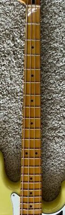 FENDER PLAYER II PRECISION BASS GUITAR, MAPLE FINGERBOARD, HIALEAH YELLOW - MIM