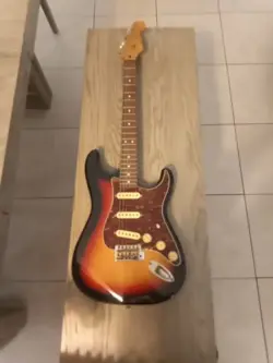 FENDER AMERICAN ORIGINAL '50S STRATOCASTER 6 STRING MAPLE FINGERBOARD...