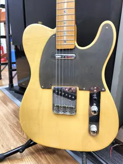 FENDER AMERICAN VINTAGE TELECASTER USED 1990 ASH BODY MAPLE NECK W/HARD CASE