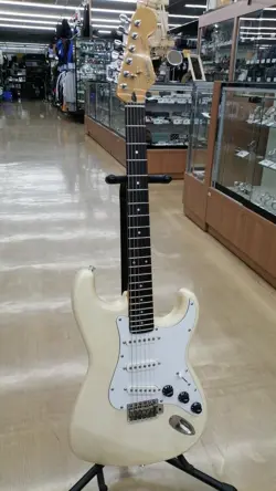 ST314 STRATOCASTER WHITE