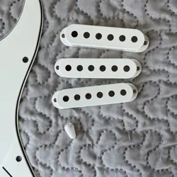 STRATOCASTER PICKGUARD AND