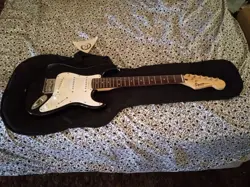 FENDER SQUIER MINI STRATOCASTER WITH GIG BAG