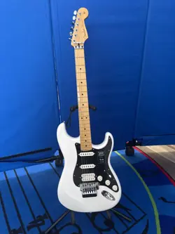 FENDER PLAYER STRATOCASTER FLOYD ROSE