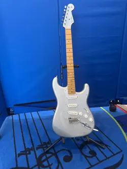FENDER H.E.R. STRATOCASTER