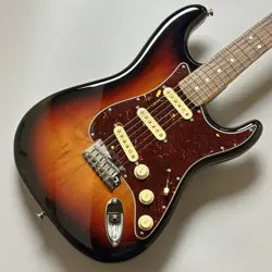 STRATOCASTER WITH PICKGUARD