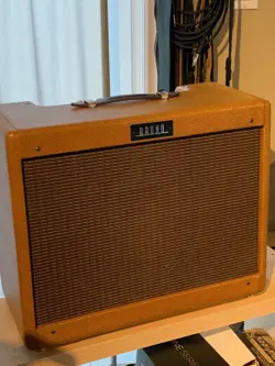 AMPLIFIER FENDER DELUXE