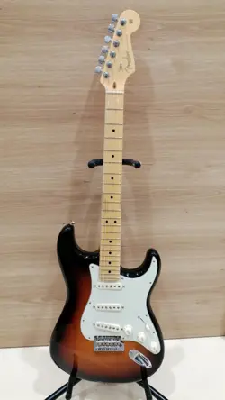FENDER AM PRO STRAT MN 3TS STRATCASTER