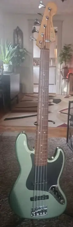 FENDER JAZZ BASS GREEN WITH GIG BAG