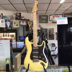 FENDER STRATOCASTER HIALEAH