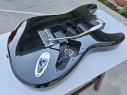 STRATOCASTER SQUIRE STANDARD