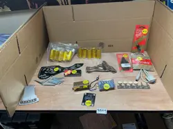 FUN LOT OF  GUITAR VINTAGE  PROJECT PARTS-UNTESTED JAPAN FENDER USA -3011