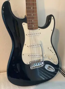 FENDER STRATOCASTER MIC