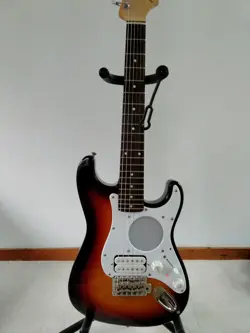 STRATOCASTERã€BATTERY-POWERED