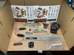 FUN LOT OF  GUITAR VINTAGE  PROJECT PARTS-UNTESTED JAPAN FENDER USA -3014