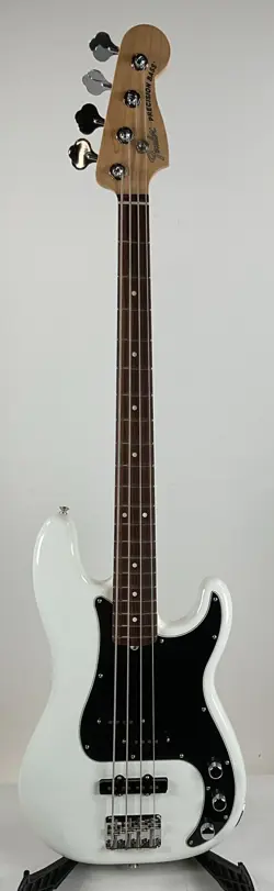 FENDER AMERICAN PERFORMER ELECTRIC SOLIDBODY BASS GUITAR, ARCTIC WHITE