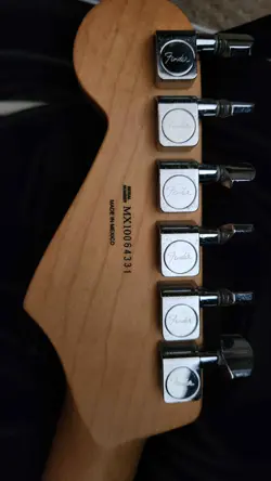 2010 FENDER STRATOCASTER - LAKE PLACID BLUE