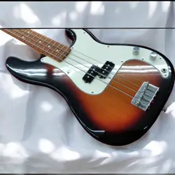 FENDER ELECTRIC BASS GUITAR 2018 MEXICO SOFT CASE INCLUDED - GOOD CONDITION