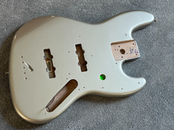 FENDER VINTERA 70S JAZZ BASS BODY INCA SILVER