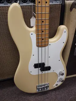 1984 FENDER BASS