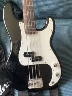 4-STRING P-BASS
