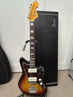 FENDER AMERICAN VINTAGE II '66 JAZZMASTER - 3-COLOR SUNBURST