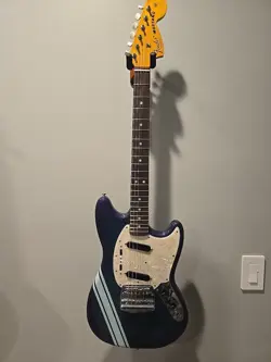 FENDER VINTERA II 70S MUSTANG - COMPETITION BURGUNDY - 2023