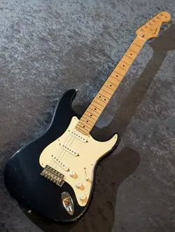 SIGNATURE STRATOCASTER USED