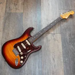 FENDER 70TH ANNIVERSARY AMERICAN PROFESSIONAL II STRATOCASTER SUNBURST USA 2023