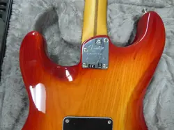 W/FENDER HARDSHELL CASE