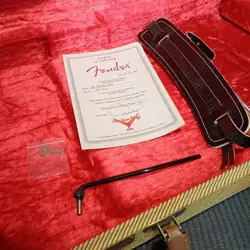 STRATOCASTER TRANS RED