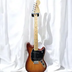 FENDER PLAYER MUSTANG ELECTRIC GUITAR, ALDER BODY, MAPLE NECK, SHORT SCALE